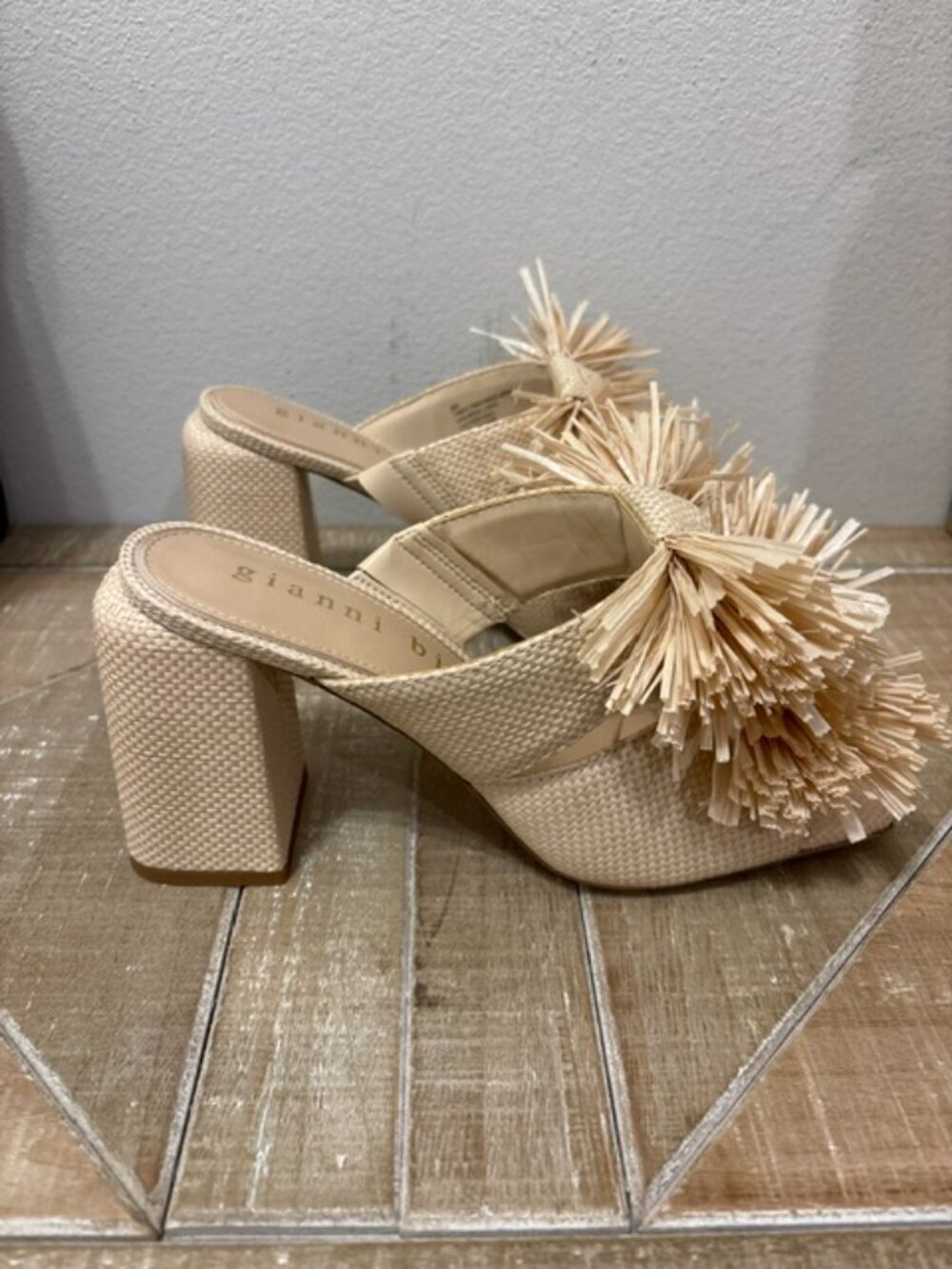 NWOT Gianni Bini Maguire Raffia Fringe Slide Sandals Women's Size 8 (no box) - Picture 4 of 7